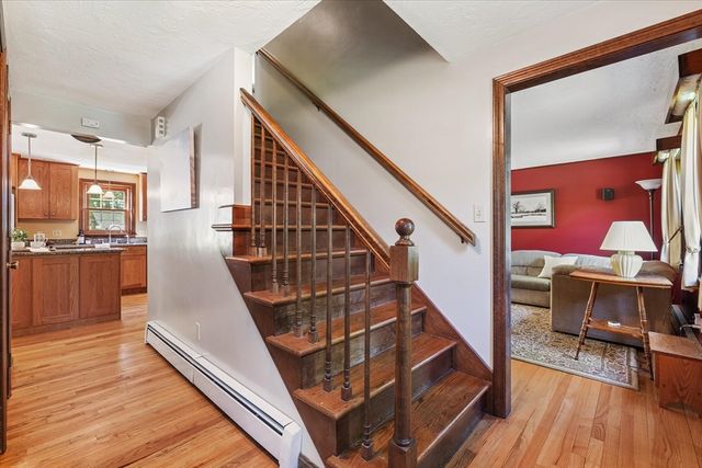 2 Fox Run Rd, Sterling, MA 01564