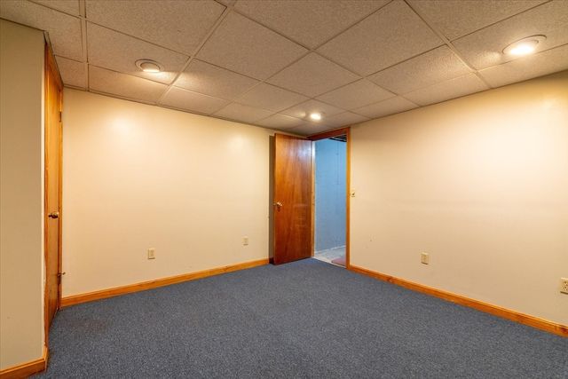 2 Fox Run Rd, Sterling, MA 01564