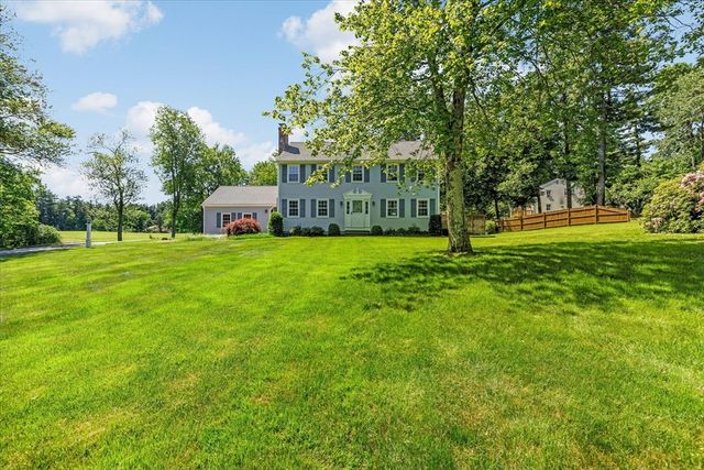 2 Fox Run Rd, Sterling, MA 01564