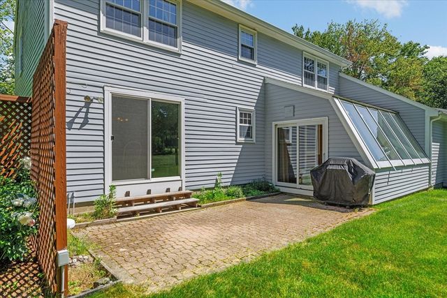 2 Fox Run Rd, Sterling, MA 01564