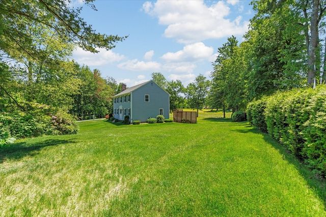2 Fox Run Rd, Sterling, MA 01564