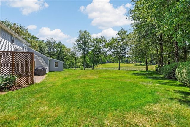 2 Fox Run Rd, Sterling, MA 01564