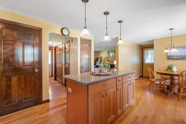 2 Fox Run Rd, Sterling, MA 01564