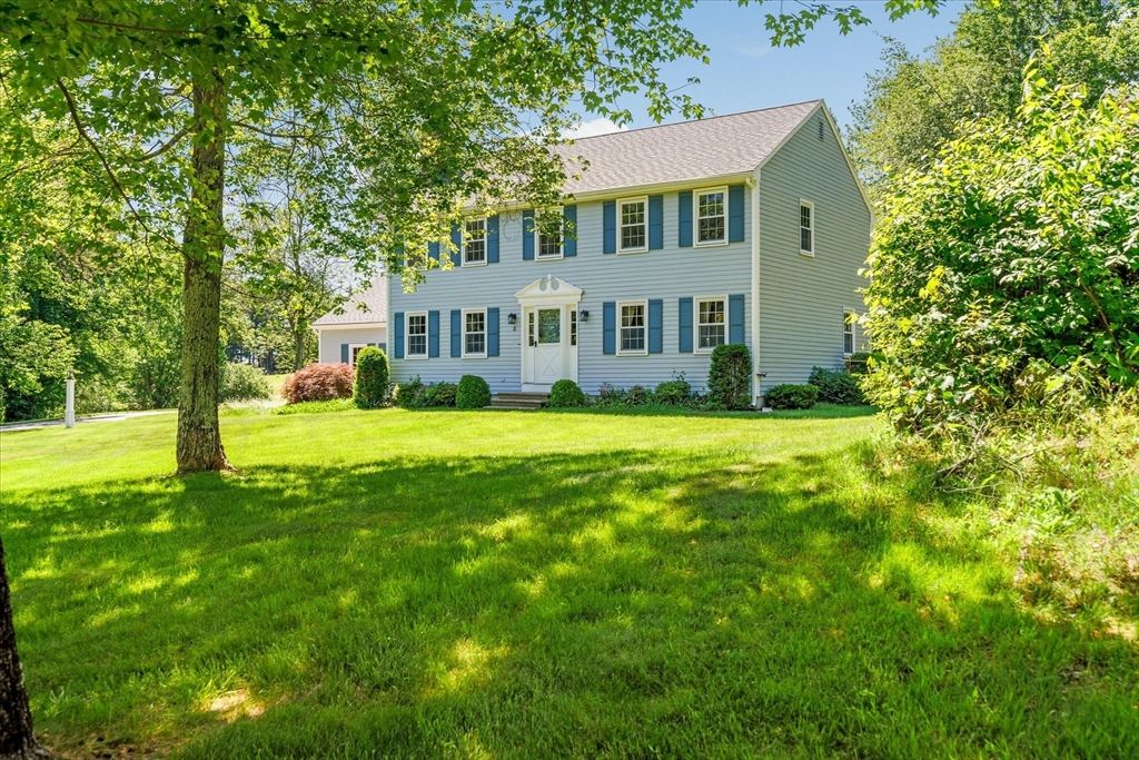 2 Fox Run Rd, Sterling, MA 01564