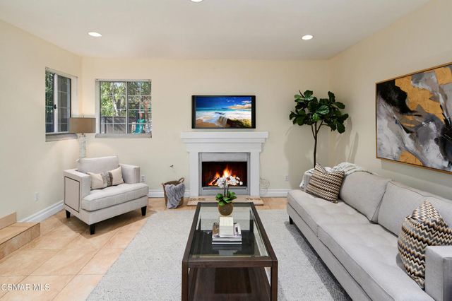 4345 Willow Glen Street, Calabasas, CA 91302