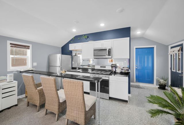 6N221 Virginia Road, Roselle, IL 60172