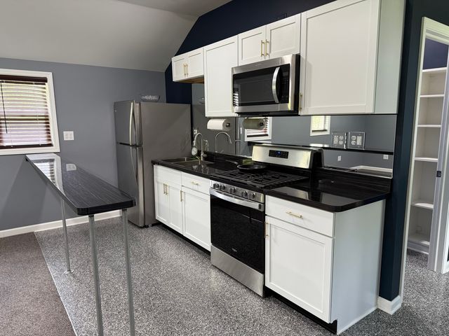 6N221 Virginia Road, Roselle, IL 60172