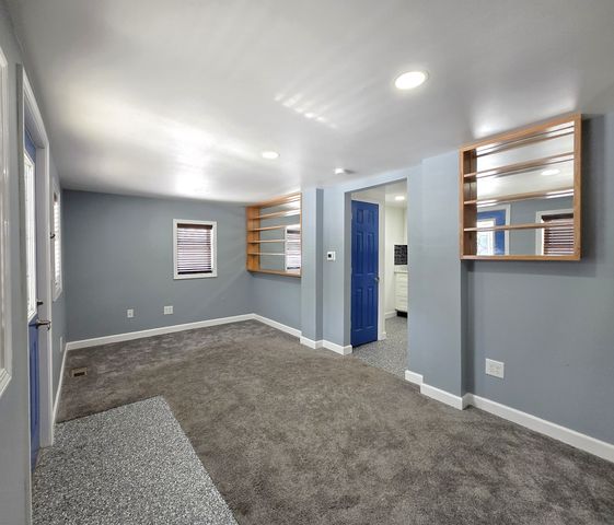 6N221 Virginia Road, Roselle, IL 60172