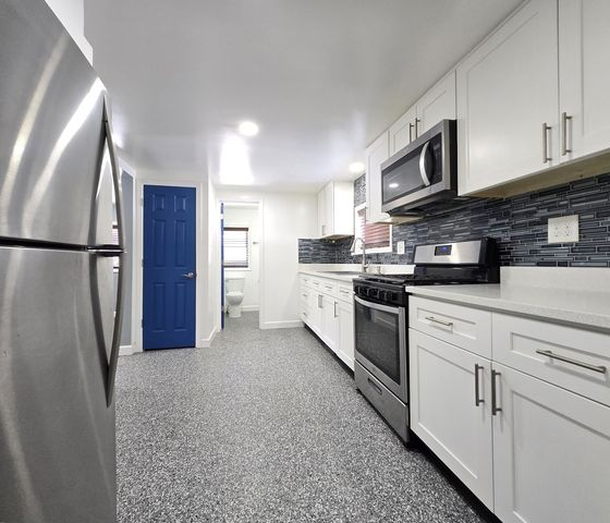 6N221 Virginia Road, Roselle, IL 60172