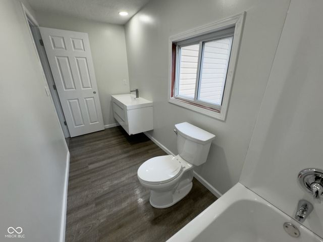 1120 Bomar Lane, Greenwood, IN 46142