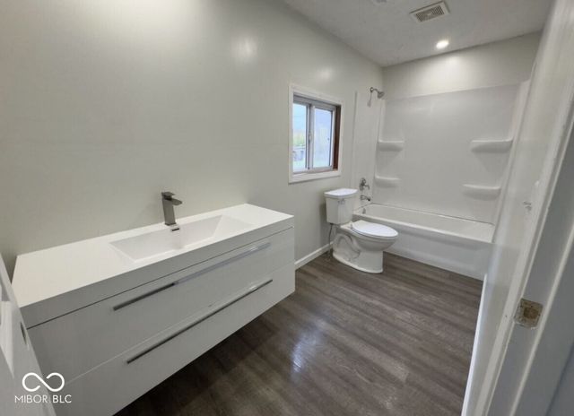 1120 Bomar Lane, Greenwood, IN 46142