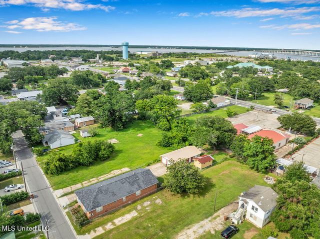 172 Hoxie Street, Biloxi, MS 39530