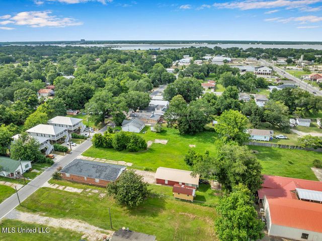 172 Hoxie Street, Biloxi, MS 39530