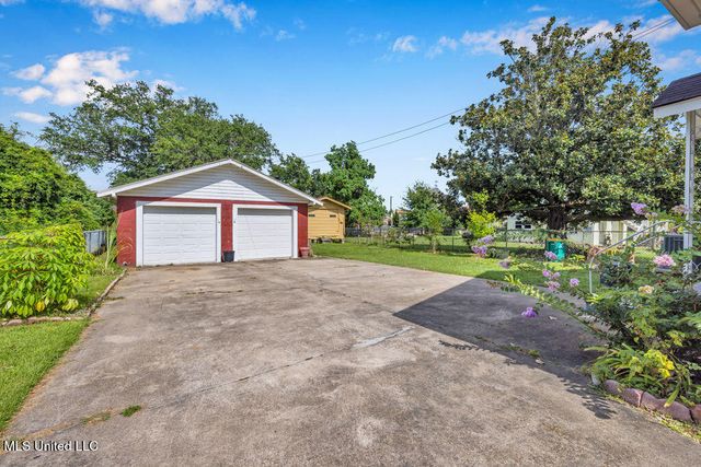 172 Hoxie Street, Biloxi, MS 39530
