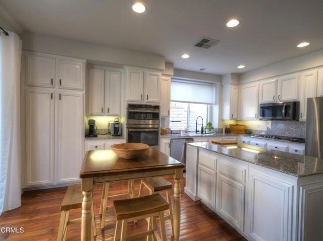 29047 Ironwood Lane, Saugus, CA 91390