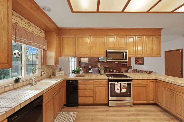 438 Cork Oak Way, Lodi, CA 95242
