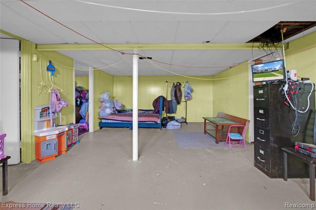 11808 Mckinley Drive, Warren, MI 48089
