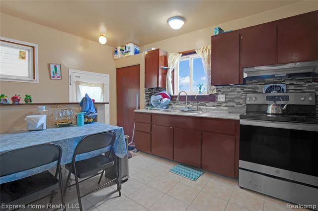 11808 Mckinley Drive, Warren, MI 48089