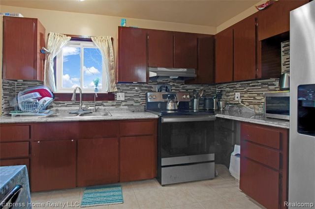 11808 Mckinley Drive, Warren, MI 48089