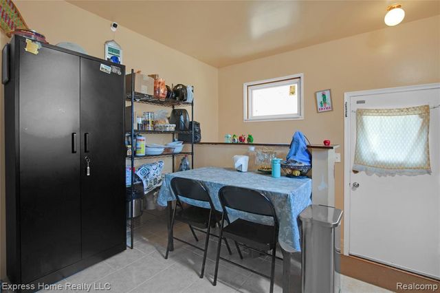 11808 Mckinley Drive, Warren, MI 48089