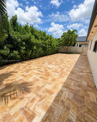 16347 NW 88th Pl, Miami Lakes, FL 33018