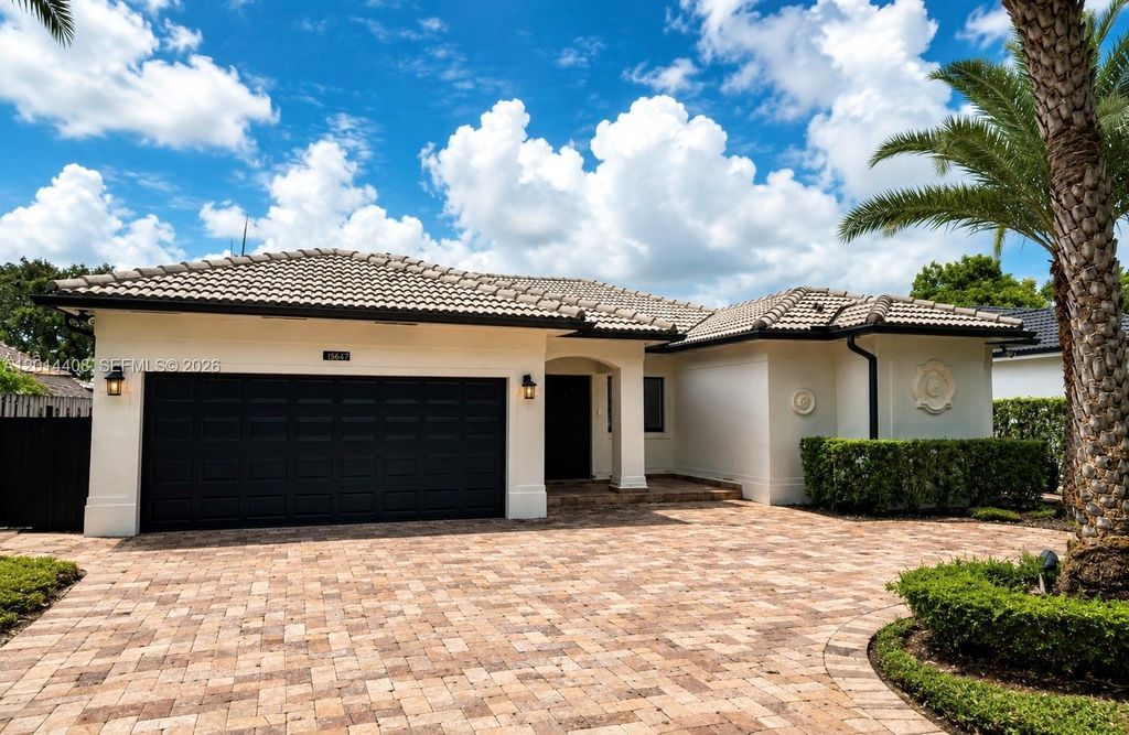 16347 NW 88th Pl, Miami Lakes, FL 33018