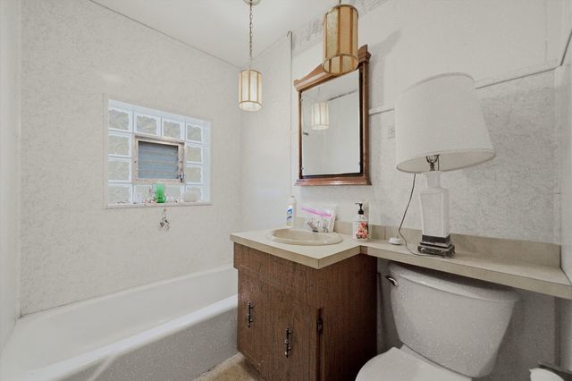 3811 N Francisco Avenue, Chicago, IL 60618