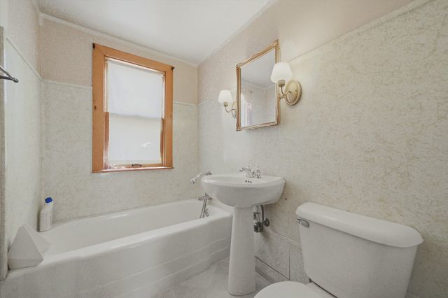 3811 N Francisco Avenue, Chicago, IL 60618