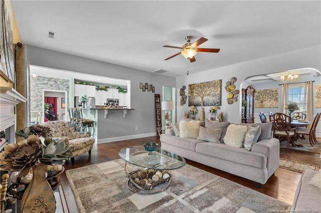 609 Thornbrooke Drive, Hope Mills, NC 28348