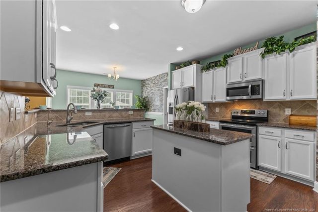 609 Thornbrooke Drive, Hope Mills, NC 28348