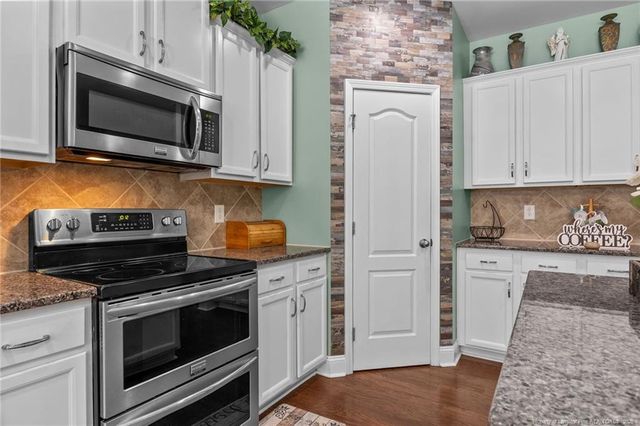 609 Thornbrooke Drive, Hope Mills, NC 28348