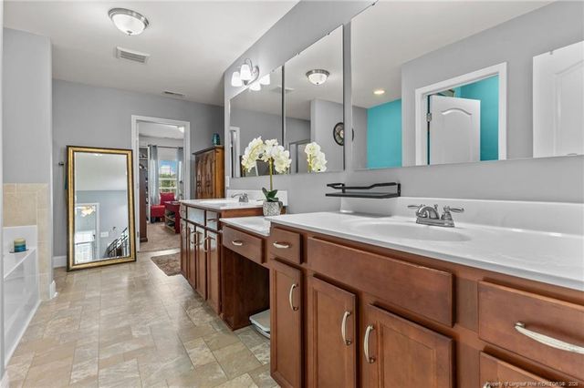 609 Thornbrooke Drive, Hope Mills, NC 28348