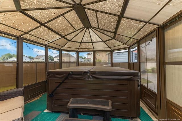 609 Thornbrooke Drive, Hope Mills, NC 28348