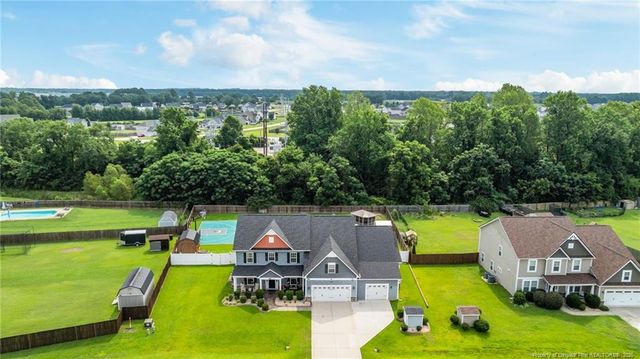 609 Thornbrooke Drive, Hope Mills, NC 28348