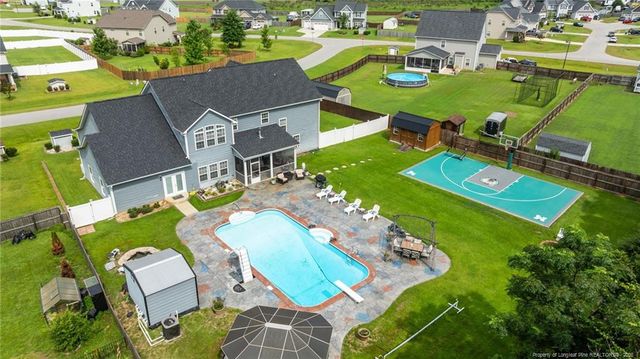 609 Thornbrooke Drive, Hope Mills, NC 28348