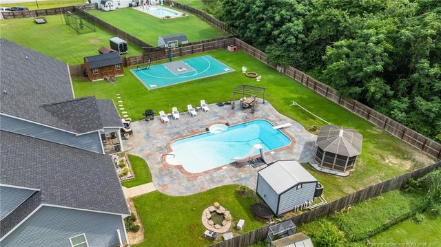 609 Thornbrooke Drive, Hope Mills, NC 28348