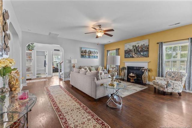 609 Thornbrooke Drive, Hope Mills, NC 28348