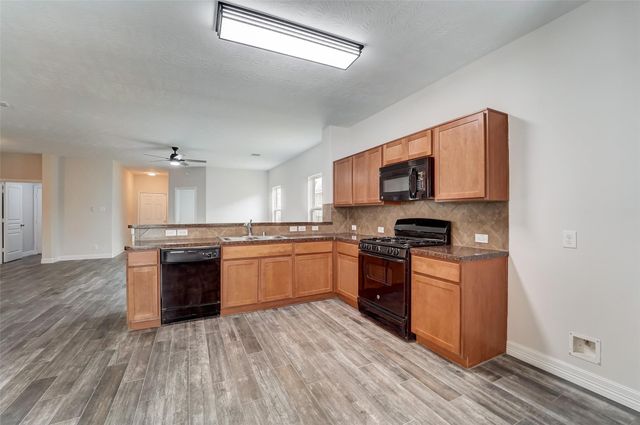315 Apache Field Lane, La Marque, TX 77568