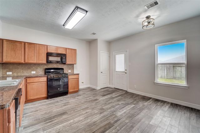 315 Apache Field Lane, La Marque, TX 77568