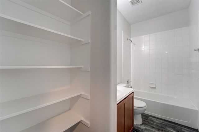 315 Apache Field Lane, La Marque, TX 77568