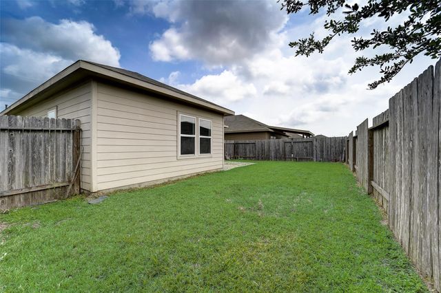 315 Apache Field Lane, La Marque, TX 77568