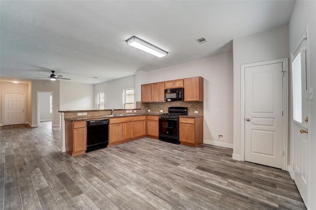 315 Apache Field Lane, La Marque, TX 77568