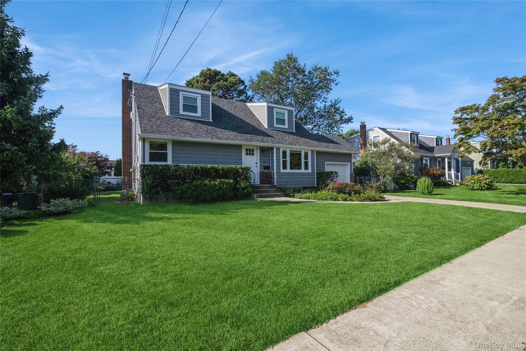 216 N Hawthorne Street, Massapequa, NY 11758 — photo 2