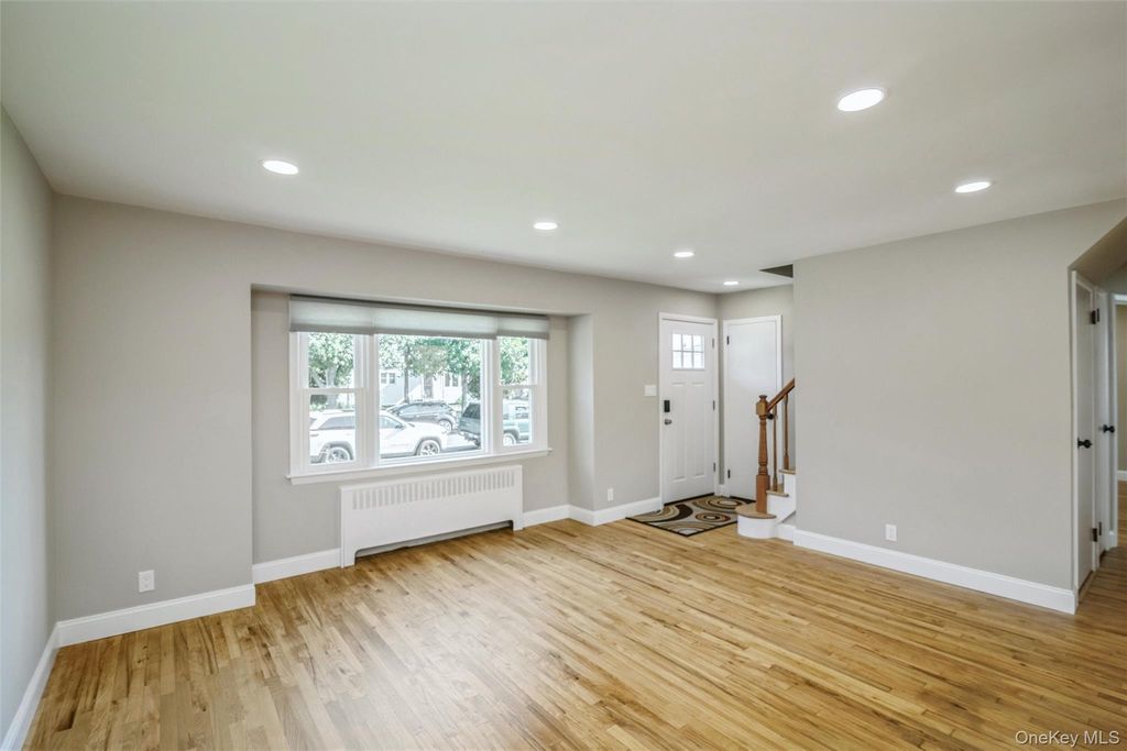 216 N Hawthorne Street, Massapequa, NY 11758 — photo 3
