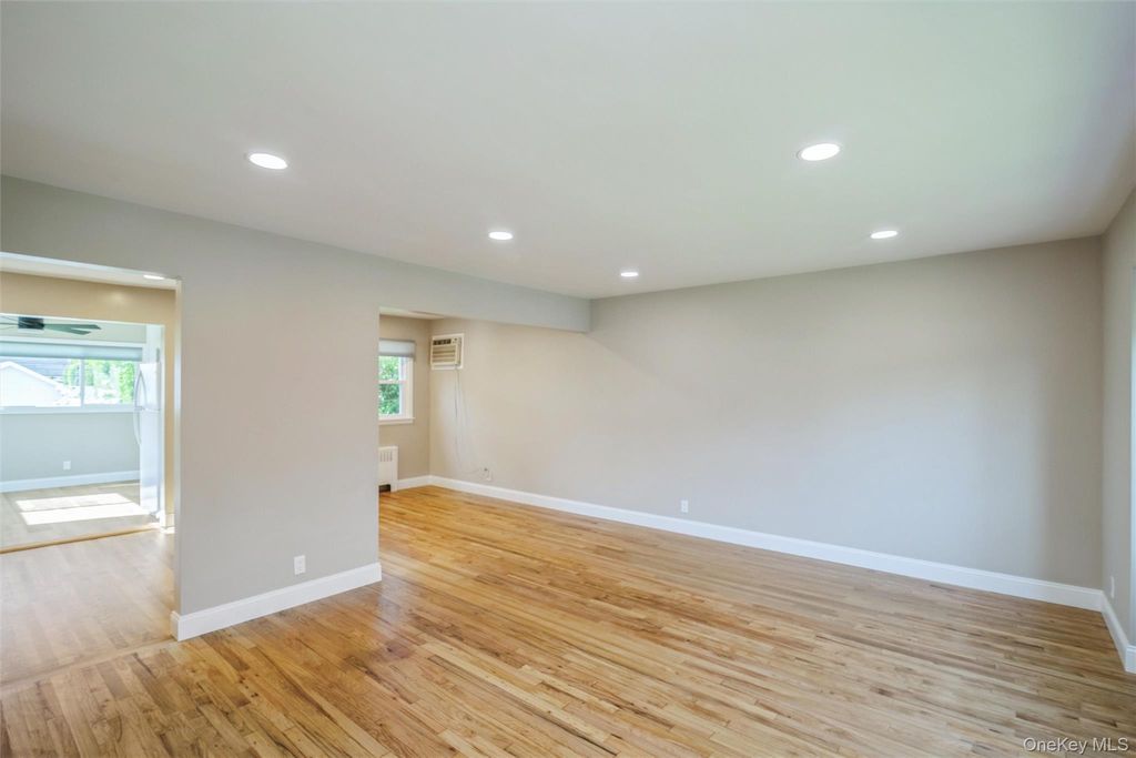 216 N Hawthorne Street, Massapequa, NY 11758 — photo 4