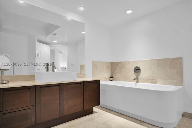 250 Sunny Isles Blvd 3-904, Sunny Isles Beach, FL 33160