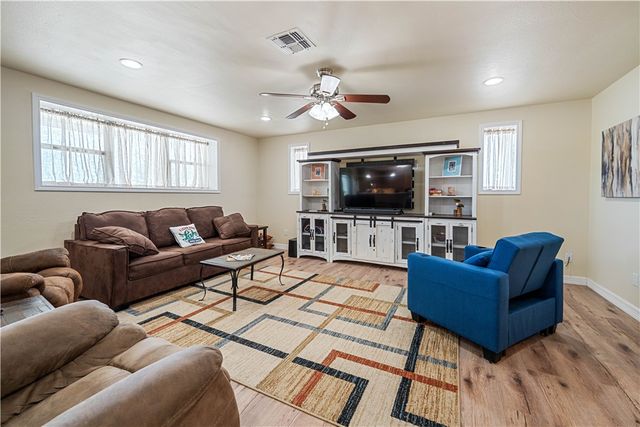 100 Breesport Dr, Sandia, TX 78383
