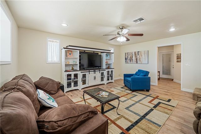 100 Breesport Dr, Sandia, TX 78383