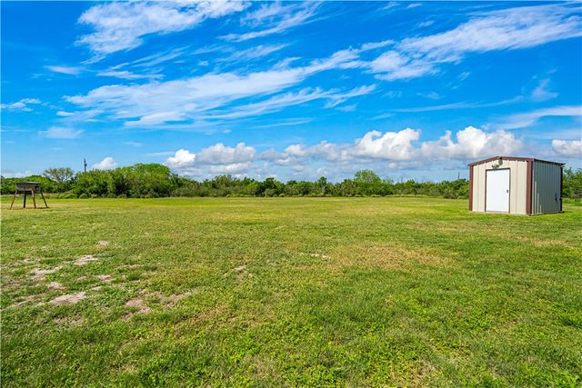 100 Breesport Dr, Sandia, TX 78383