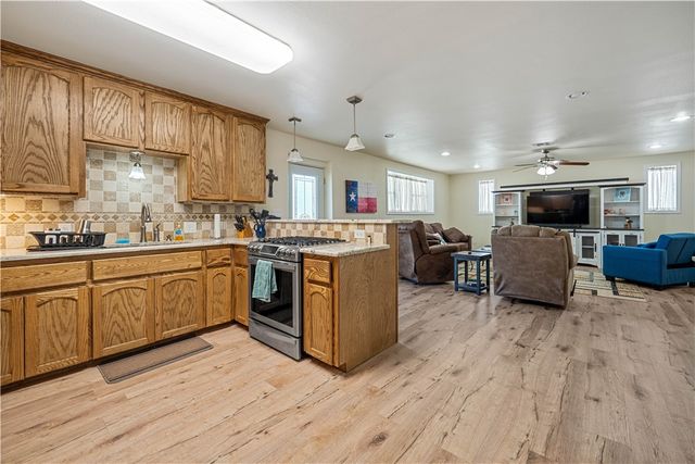 100 Breesport Dr, Sandia, TX 78383